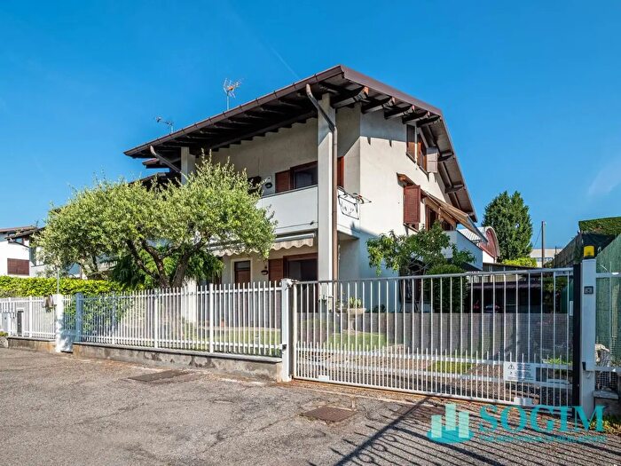 Casa quadrilocale in vendita in Via Valtellina, Fino Mornasco