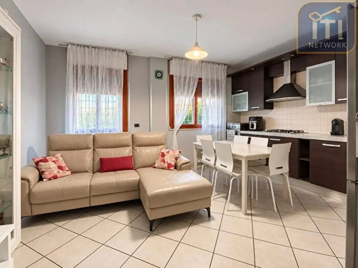 Appartamento con 5 locali in vendita in Viale Alfredo Ottaviani, Roma