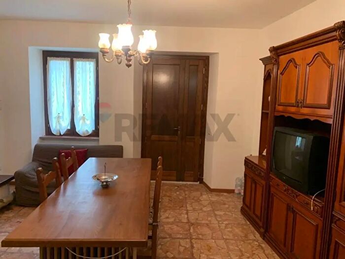Casa quadrilocale in vendita in Sellano