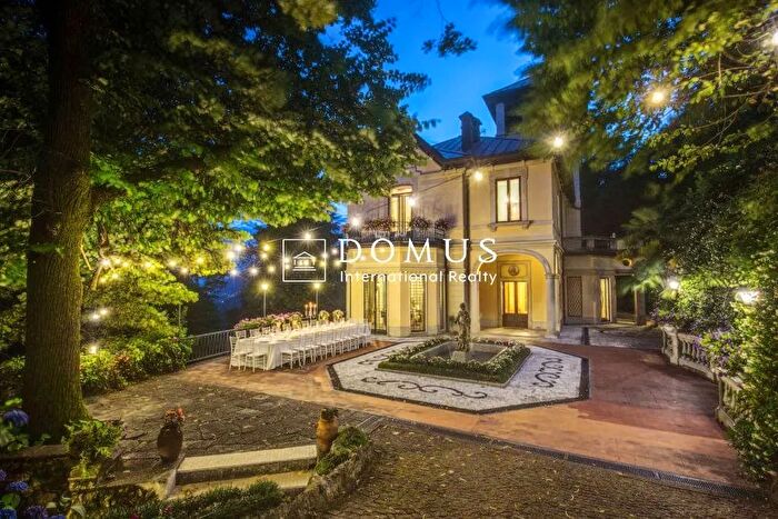 Casa con 15 locali in affitto in Via SantElia, Viggiu