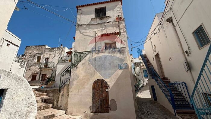 Appartamento quadrilocale in vendita in Via Sonnambula, Peschici