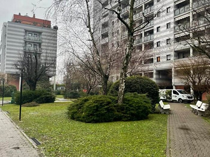 Appartamento trilocale in affitto in Via Cividale del Friuli, Bisceglie, Milano