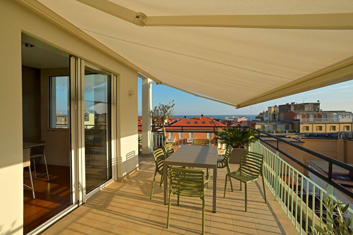 Appartamento trilocale in vendita in Via Dante, Alassio