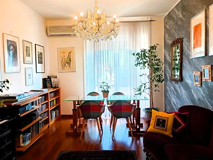 Appartamento trilocale in vendita in Piazzale Lugano, Milano