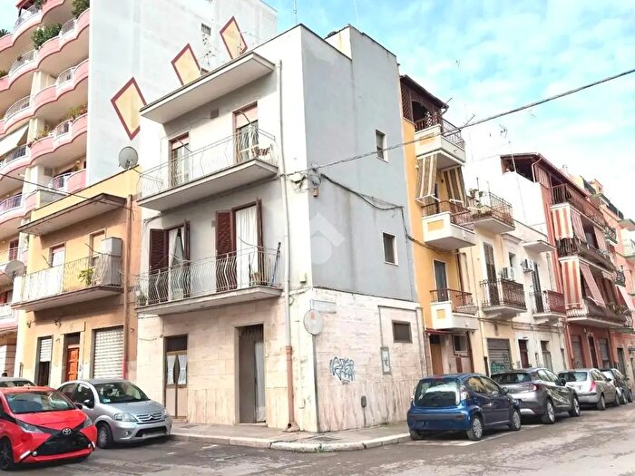 Casa quadrilocale in vendita in Via Scommegna, Barletta