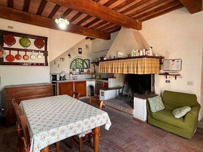 Casa con 11 locali in vendita in San Miniato