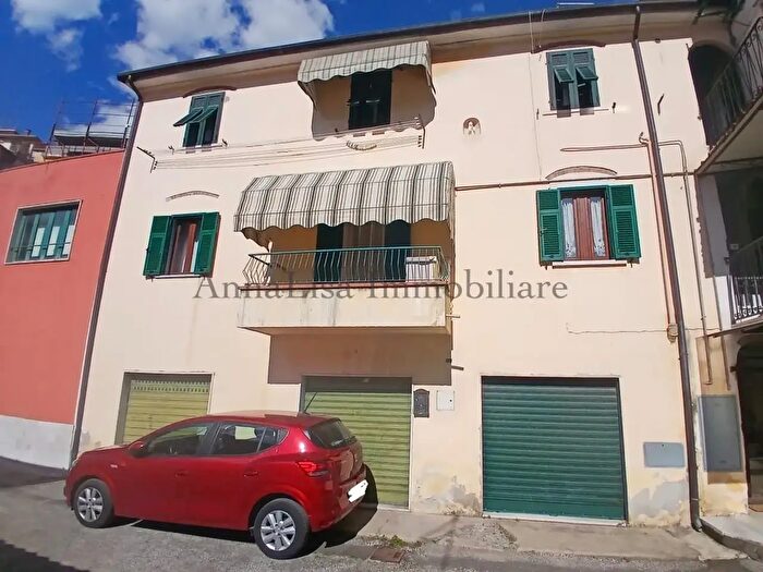 Appartamento trilocale in vendita in Vicolo Giuseppe Mazzini, Carrara