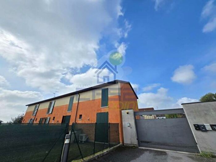 Casa con 6 locali in vendita in Strada Fienil Nuovo C, Luzzara