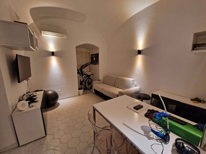 Appartamento bilocale in affitto in Via Campiglione, Piazza Amedeo Parco Margherita, Napoli