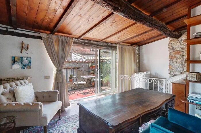 Casa quadrilocale in vendita in Largo Cicerone Fondi Latina, Fondi