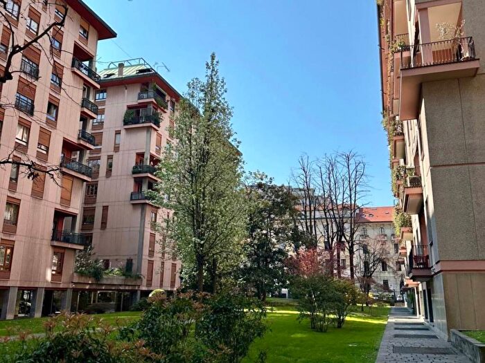 Appartamento trilocale in affitto in Via Domenichino, Monte Rosa Lotto, Milano