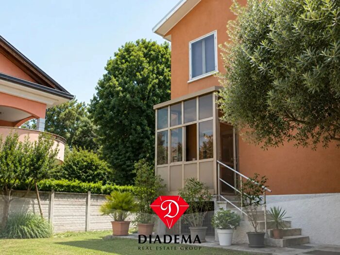 Casa quadrilocale in vendita in Viale Lombardia, Marnate