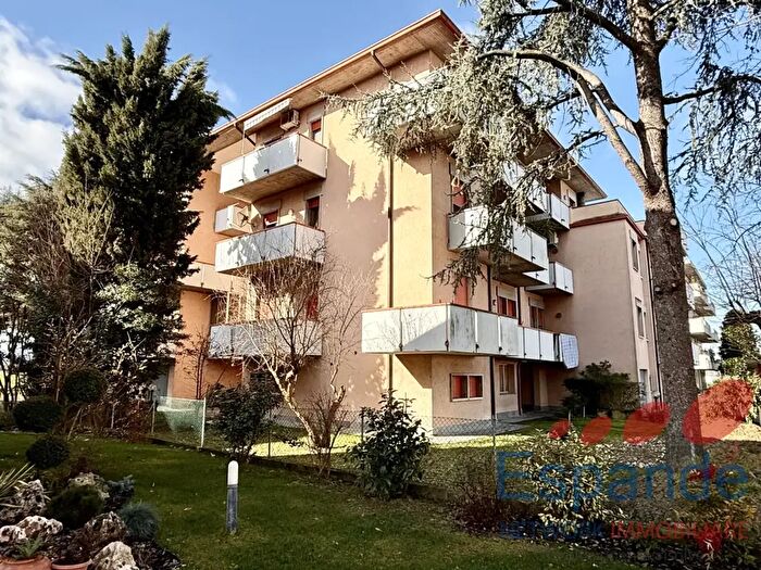 Appartamento con 5 locali in vendita in Via XXX Stormo, Forli