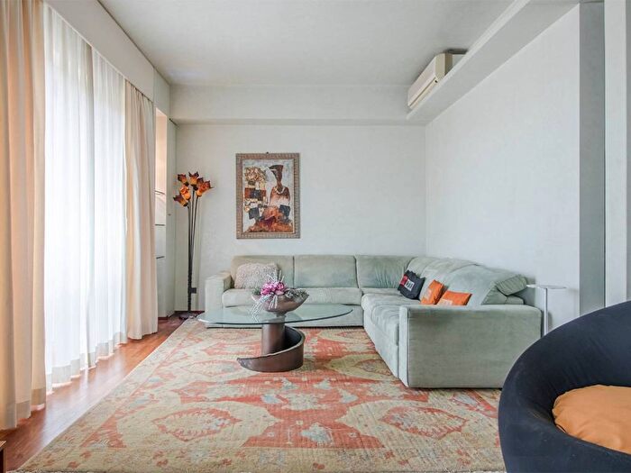 Appartamento con 6 locali in affitto in Via Camillo Benso di Cavour, San Marco SS Annunziata, Firenze