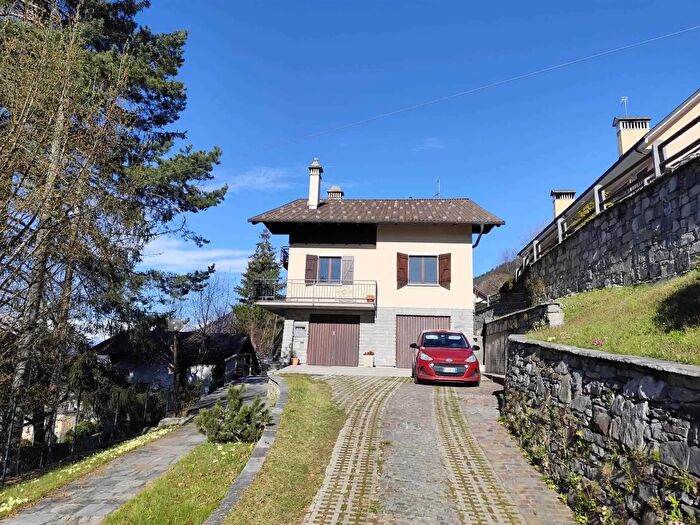 Casa con 9 locali in vendita in Craveggia, Craveggia