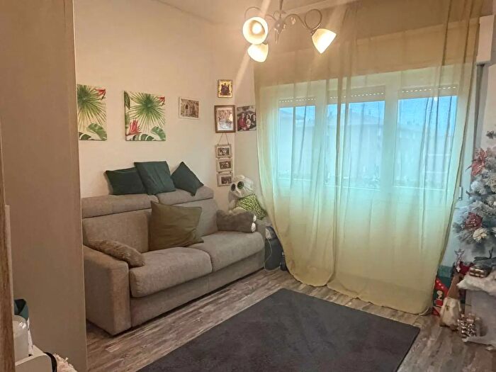 Appartamento trilocale in vendita in Via Zoni, Piacenza