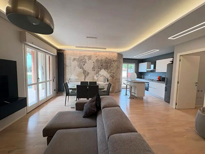 Appartamento quadrilocale in vendita in Via Firenze, Bastia Umbra