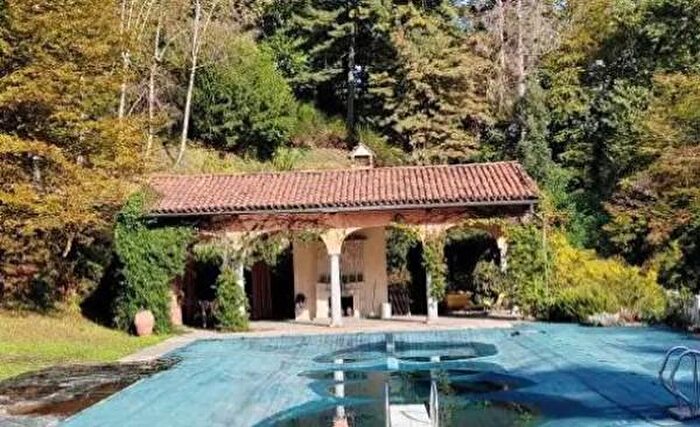 Casa con 6 locali in vendita in Strada alle Cascine, Biella