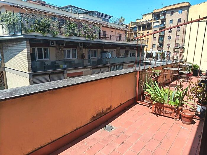 Appartamento trilocale in affitto in Via Homs, Africano Villa Chigi, Roma