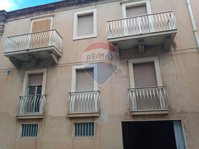 Appartamento con 6 locali in vendita in Via Mario Rapisardi, Ragusa