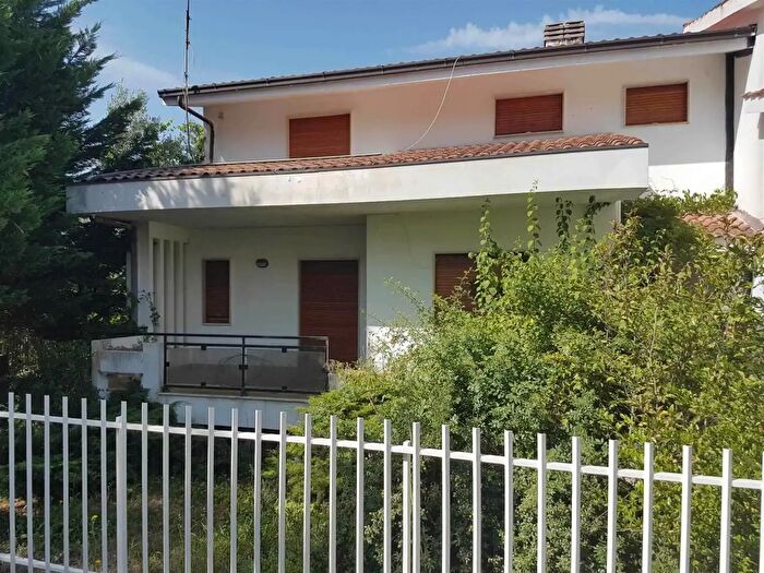 Casa con 10 locali in vendita in Via Papa Giovanni XXIII, Mendicino