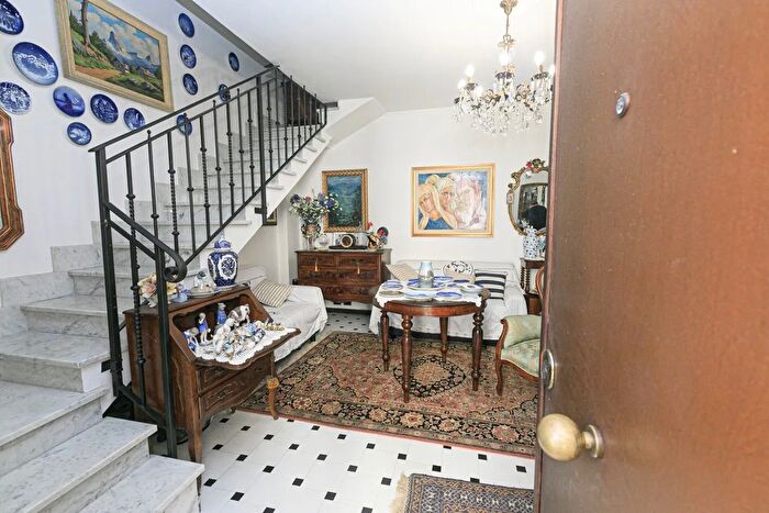 Appartamento con 6 locali in vendita in Via Paolo Anfossi b, Genova