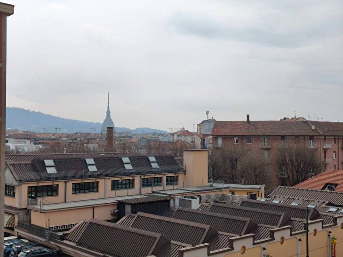 Appartamento quadrilocale in affitto in Via Bologna, Aurora, Torino