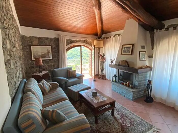 Casa quadrilocale in vendita in Via Cerasola, Alta Valle Intelvi