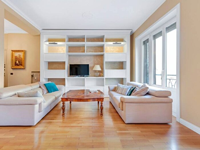 Appartamento trilocale in affitto in Viale Andrea Doria, Buenos Aires, Milano