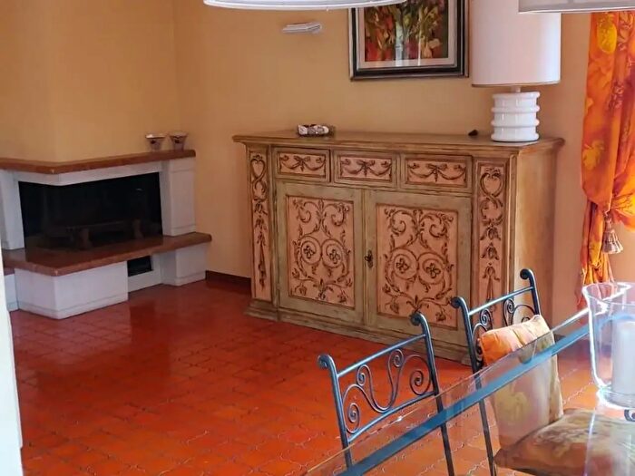 Appartamento con 6 locali in affitto in Massa