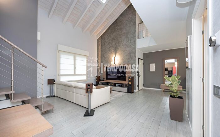 Appartamento con 5 locali in vendita in Via Mincio, Cernusco Sul Naviglio