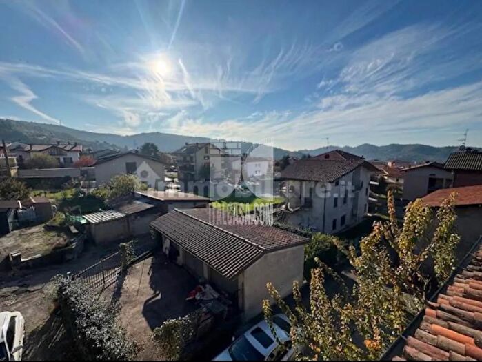 Appartamento trilocale in vendita in Via Filippo Agazzi, Sorisole