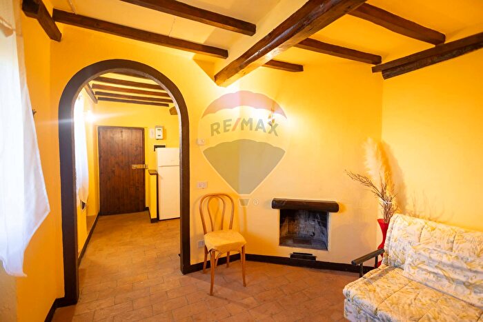 Casa quadrilocale in vendita in Via Finoglio, Cetona