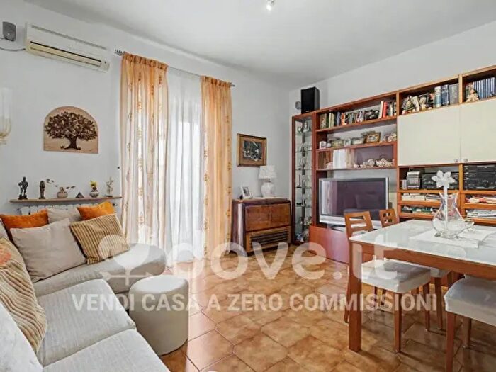 Appartamento trilocale in vendita in Via Alcesti, Roma