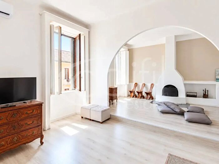 Appartamento quadrilocale in vendita in Via Giulio Uberti, Milano