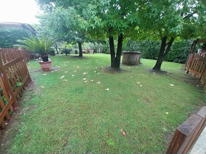 Casa con 9 locali in vendita in Calci