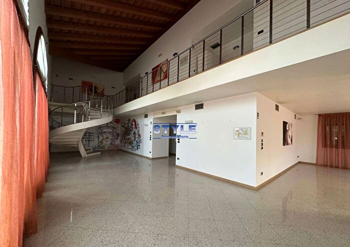 Casa con 14 locali in affitto in Fosso