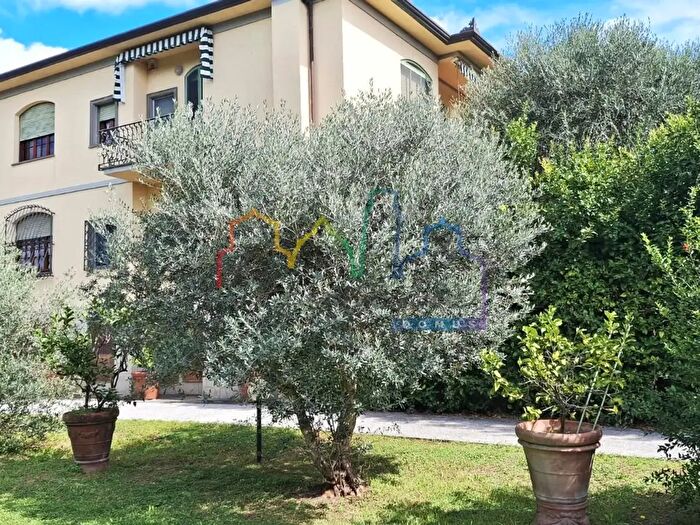 Casa con 13 locali in vendita in San Giuliano Terme