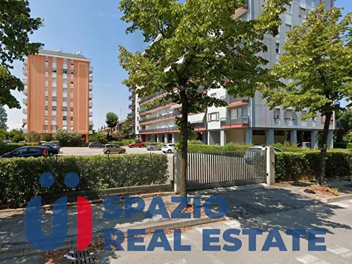 Appartamento con 5 locali in vendita in Via Aldo Moro, Pescara