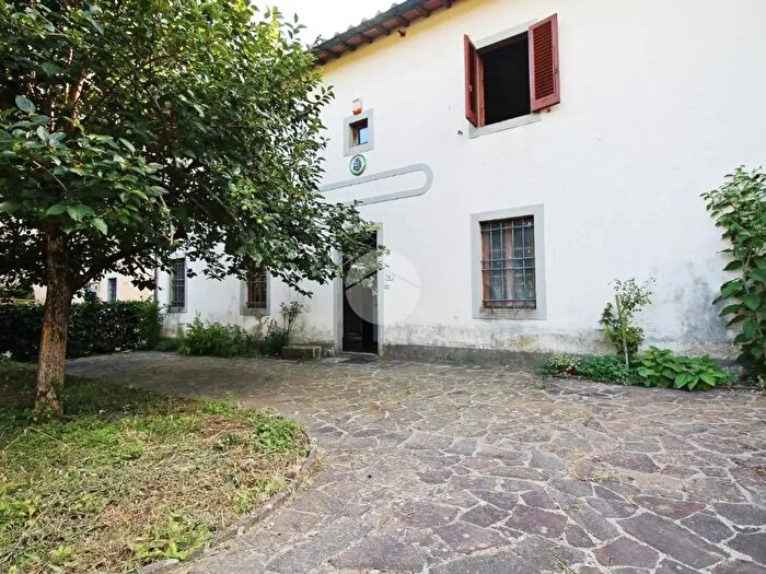 Appartamento con 8 locali in vendita in Via di Migliana, Cantagallo