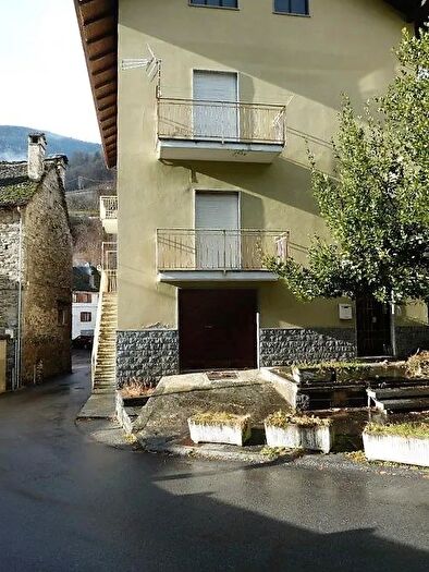 Casa con 10 locali in vendita in Via Rimembranze, Crodo