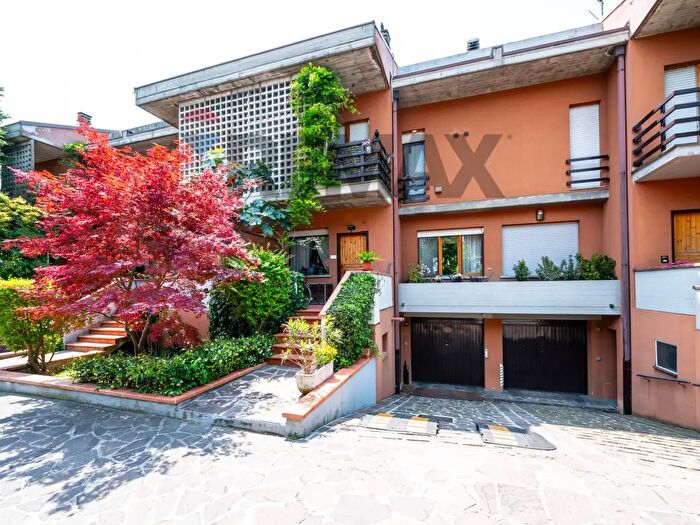 Casa con 5 locali in vendita in Strada Pilastrello, Parma