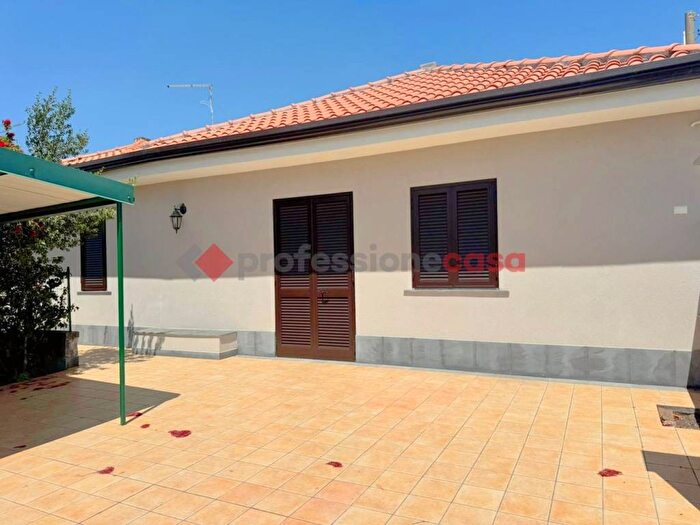 Casa trilocale in affitto in Via Valverde, Centro, Aci Bonaccorsi