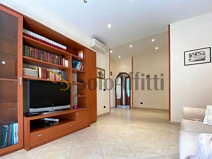 Appartamento trilocale in affitto in Viale Michelangelo, Napoli