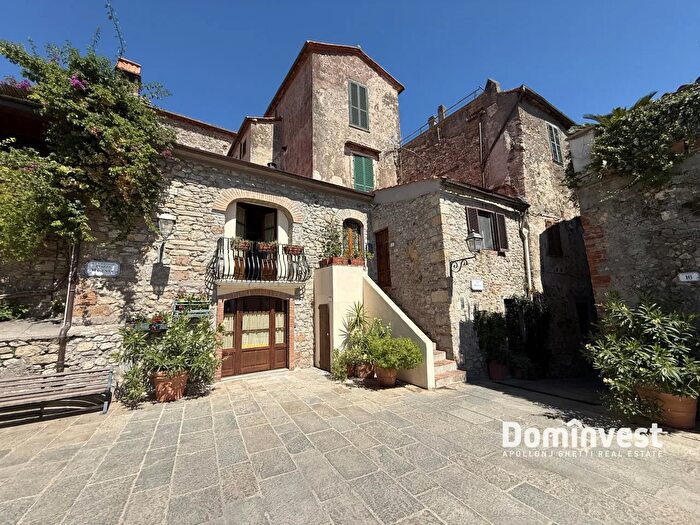 Appartamento trilocale in vendita in Piazza Magenta, Capalbio