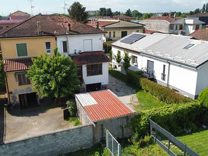 Casa quadrilocale in vendita in Casalpusterlengo