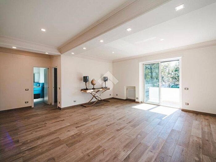 Appartamento trilocale in affitto in VIA Raffaele Issel, Fleming, Roma