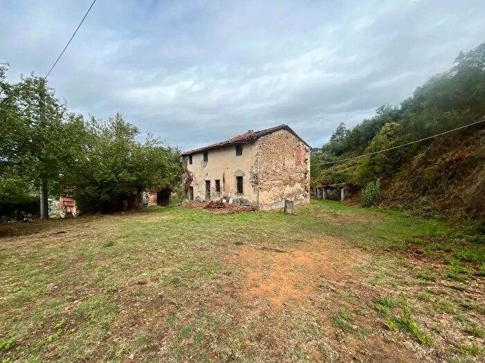 Casa con 6 locali in vendita in Massa E Cozzile