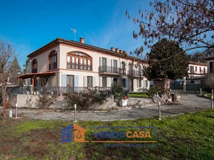 Casa con 6 locali in vendita in Frazione Valenzani, Asti