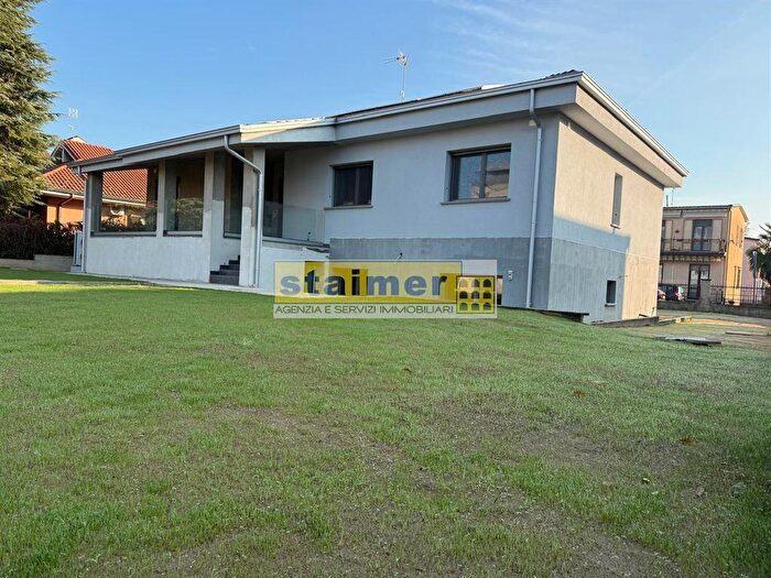 Casa con 6 locali in vendita in Lodi